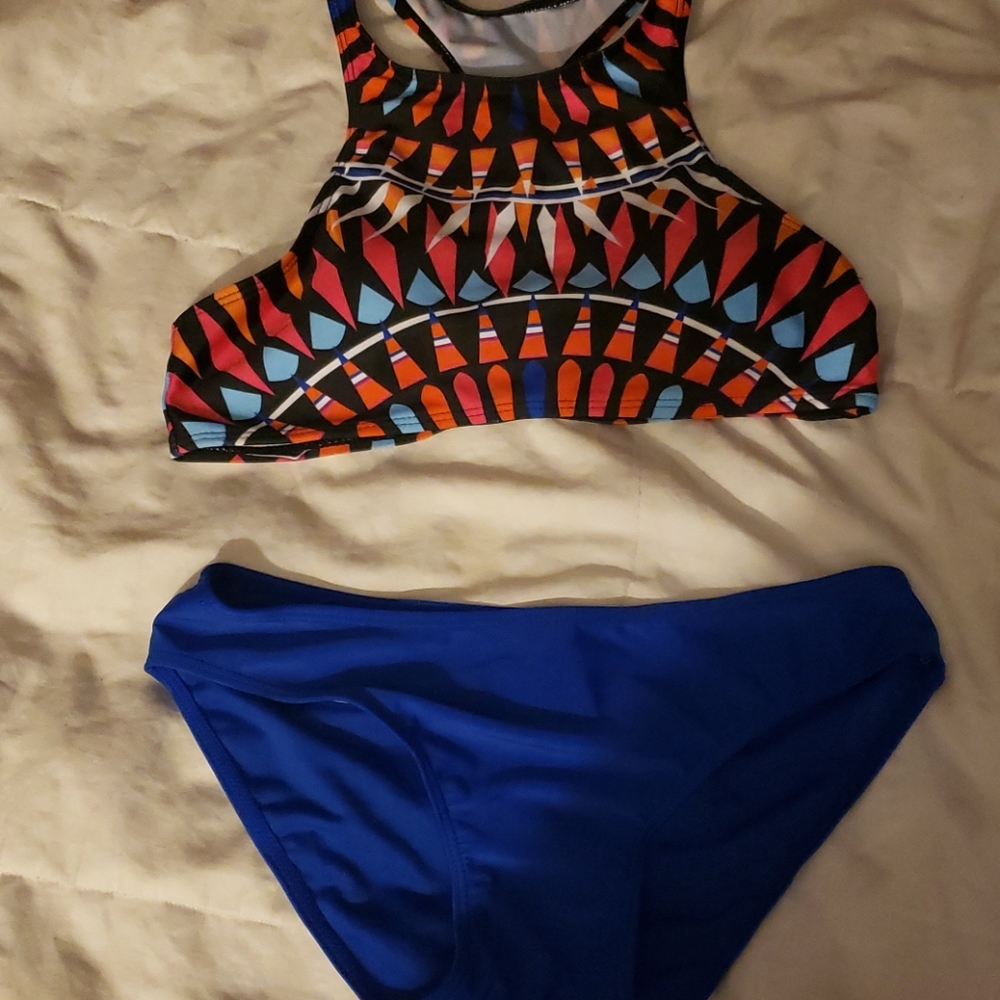 Geometric design bikini - Picture 2 of 8